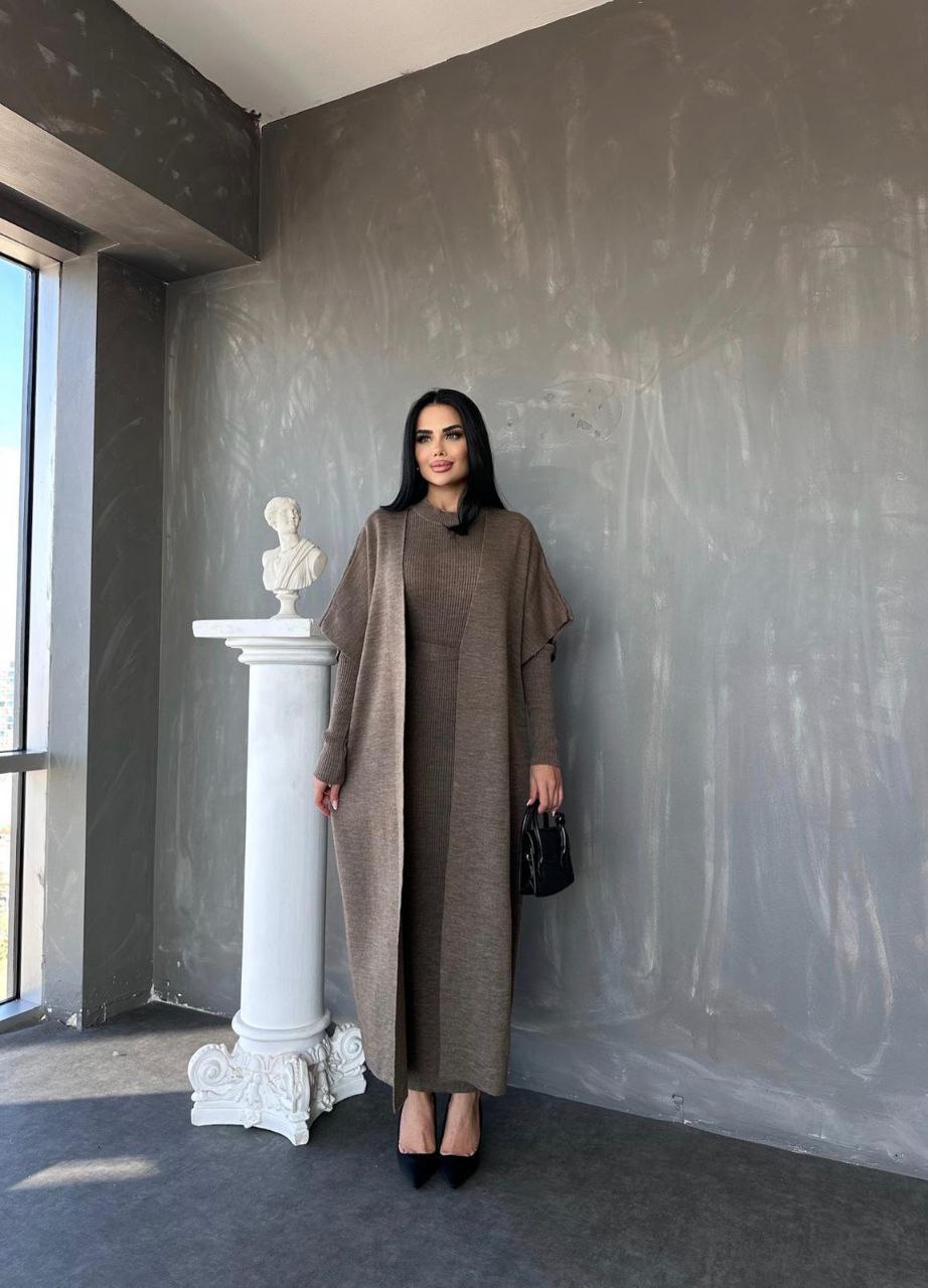 Ensemble robe longue côtelée et cape ample